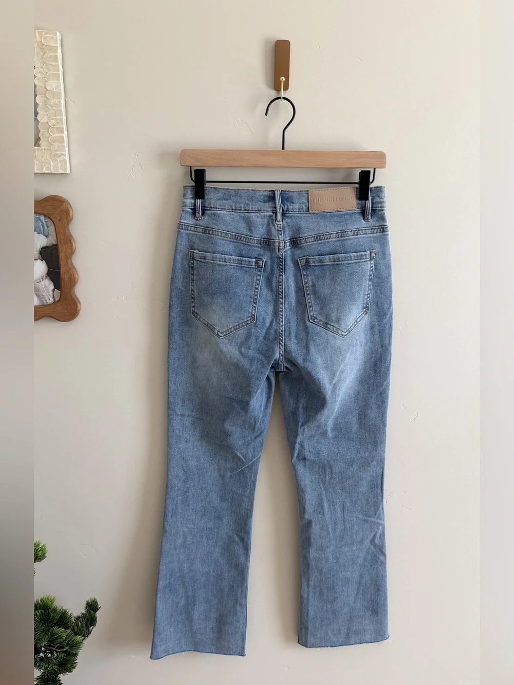The Noli Shop Nicolette Cropped Jean in Medium Blue